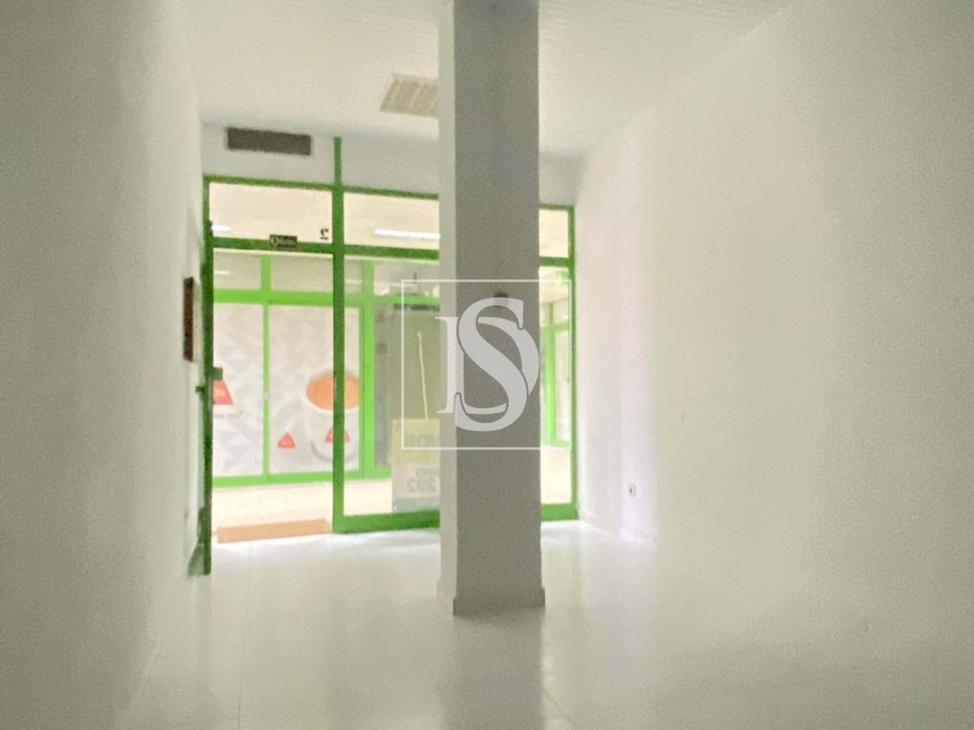 Loja no Cento Comercial Palmeiras na Moita